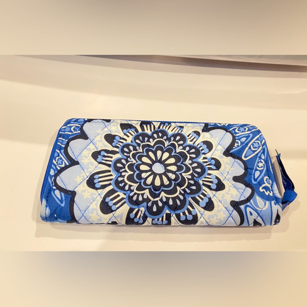 Vera Bradley Blue Star Medallion Zip Around Wallet. EUC - Picture 2 of 3